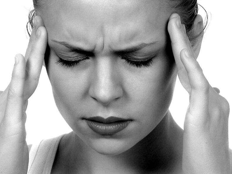 Il mal di testa è uno dei sintomi dell'osteocondrosi del rachide cervicale