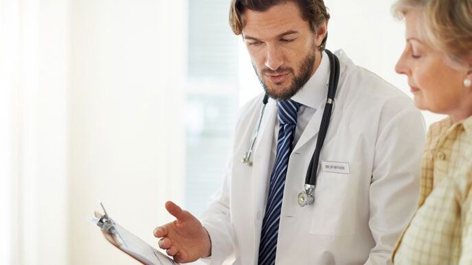 Donna all'appuntamento dal medico